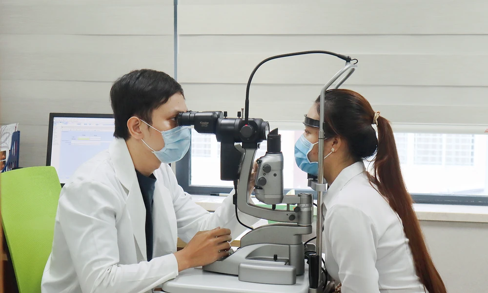 Automated Refraction with Japanese Nidek Autorefractor at SANTE Hospital