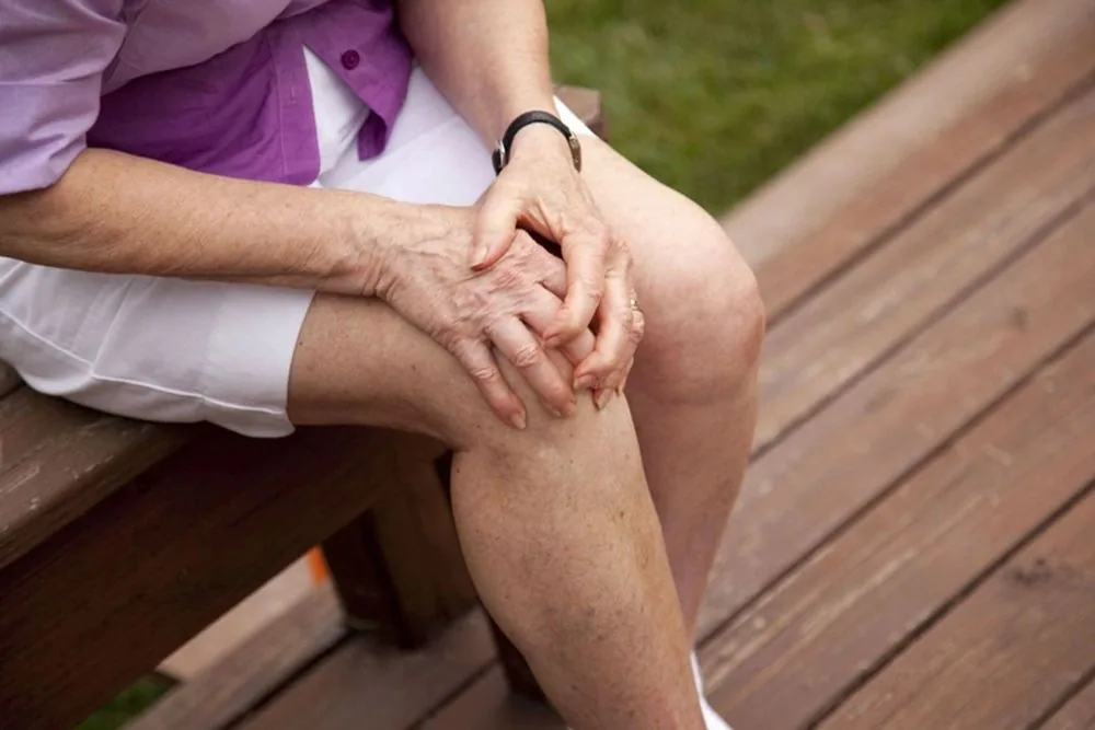 Sante Hospital - How is knee pain when standing up and sitting down treated? (Figure 4)