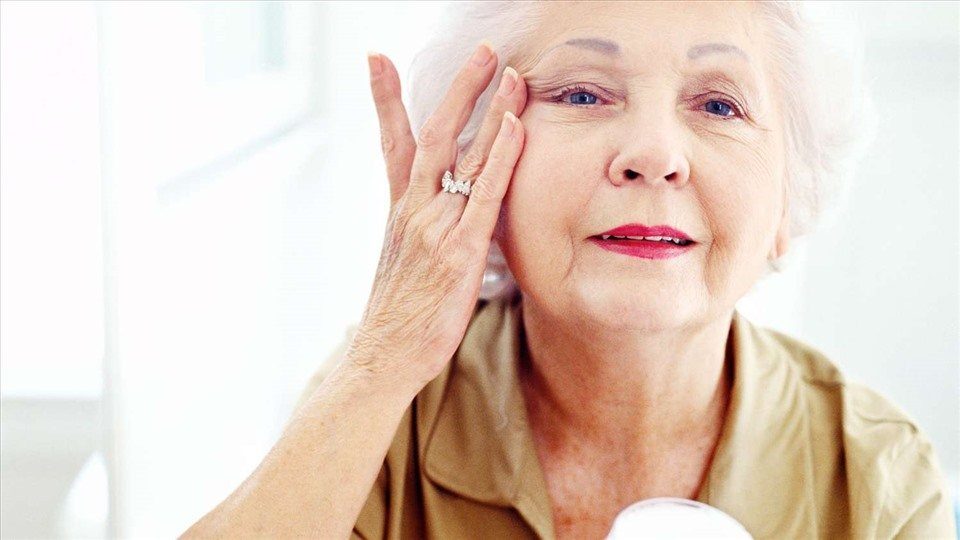 6 ways to care for aging skin to keep it healthy and rosy