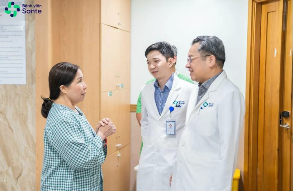 DUTCH OVERSEAS VIETNAMESE RETURNS TO VIETNAM FOR REVISION KNEE ARTHROPLASTY FOLLOWING PRIMARY FAILURE - Image 2 - SANTE Hospital Binh Thanh, HCMC